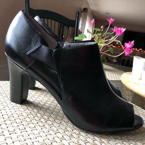 Black booties size 10 Life Stride simply comfort